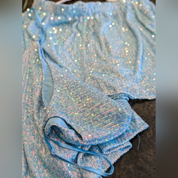 Sequin fabric Tank top and Shorts Set by endless rose - Picture 5 of 17